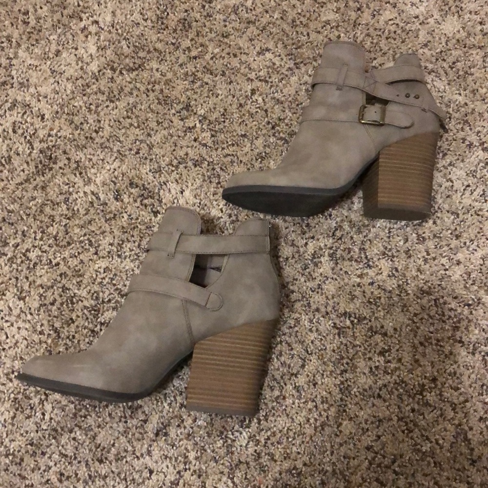 MUDD - Size 9 booties.